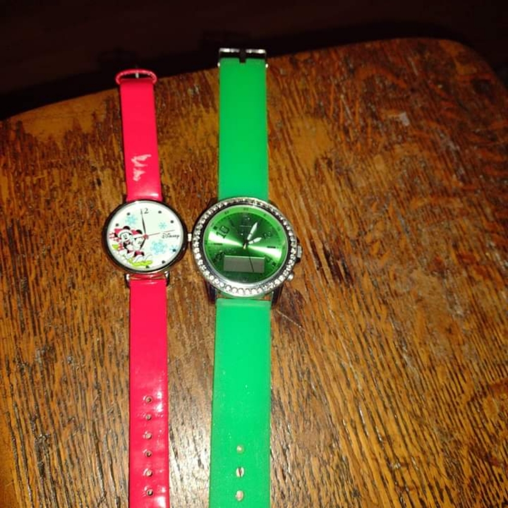 Disney  Japan  movie stainless steel back  sr626sw Disney. XOXO green watch watc